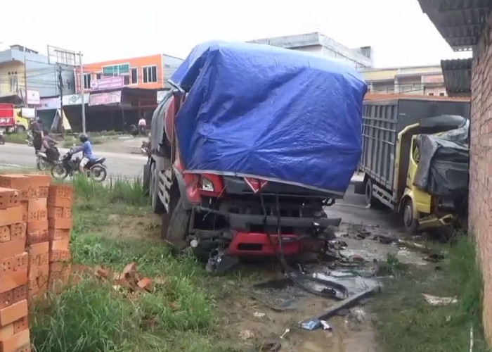 3 Kendaraan Terlibat Tabrakan Beruntun Di Desa Mendalo Darat 