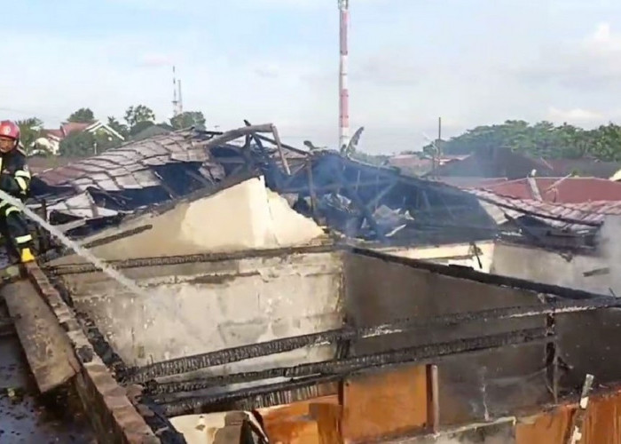 Api Hanguskan Rumah Permanen Milik Mantan Kadis PU Kota Jambi
