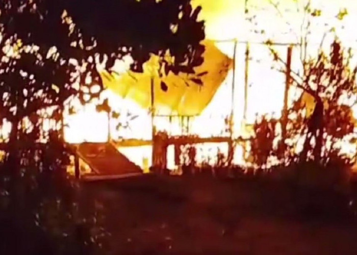 2 Rumah Dan 1 Toko Di Tanjab Barat Ludes Terbakar