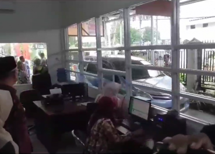 Drive Thru Disdukcapil Diresmikan, Masyarakat Jadi Lebih Mudah Urus Adminduk