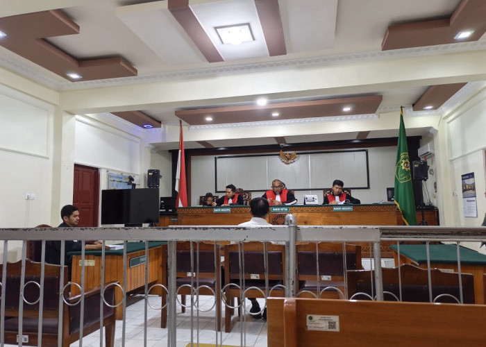 Sidang Perdana Kasus Bollard: Anggota DPRD Sungai Penuh, Fahruddin Bantah Dakwaan Jaksa