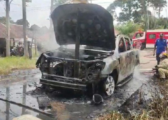 Mobil Ford Ranger Terbakar di Muaro Jambi, Diduga Akibat Korsleting Listrik