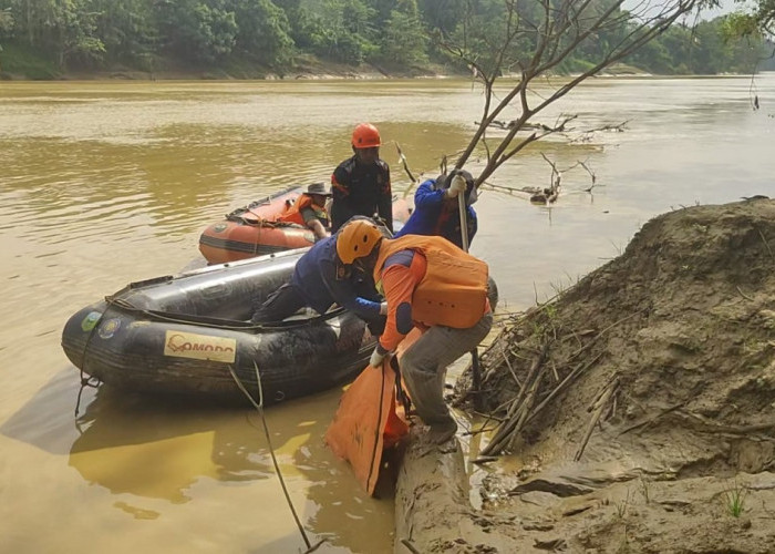 Anak Tenggelam Di Sungai Tembesi Berhasil Ditemukan Tim SAR, Terukir Luka Mendalam Bagi Keluarga 