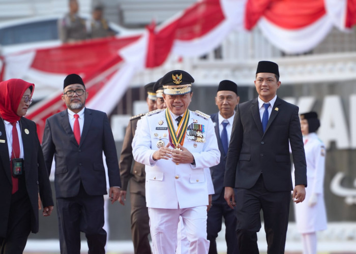 Gubernur Al Haris dan Forkopimda Hadiri Upacara Penurunan Bendera dengan Khidmat