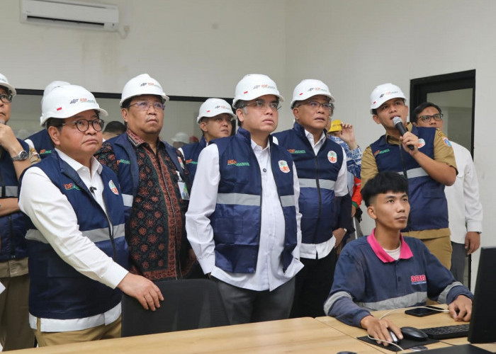 Menaker Yassierli: Pekerja Informal Sektor Persampahan Dapat Diskon Iuran JKK-JKM 50 Persen