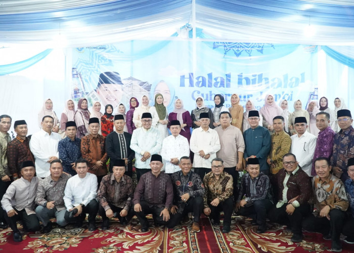 Halal Bihalal Sekaligus Open House di Kediaman Pribadi, Gubernur Al Haris Tekankan Pererat Kebersamaan