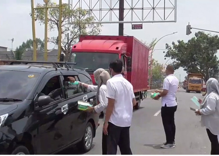 Cegah Ispa Dampak Kabut Asap, Ribuan Masker Dibagikan Kepada Masyarakat 