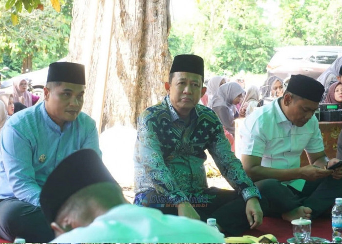 Tradisi Turun ke Sawah Dibuka Bupati, Warga Muaro Jambi Padati Keramat Panjang