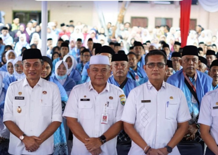 Wabup Muaro Jambi Resmi Lepas 155 Calon Jemaah Haji: “Jaga Kesehatan dan Kekompakan”