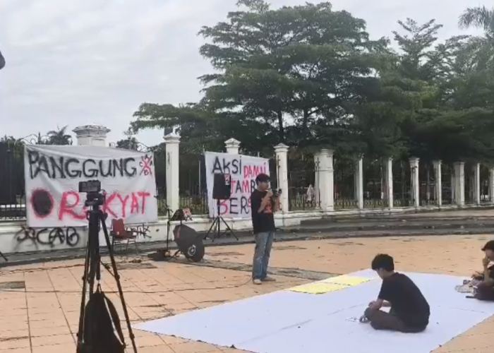 Suara Rakyat Menggema, Warga Jambi Gelar Aksi Damai di Depan Kantor Gubernur
