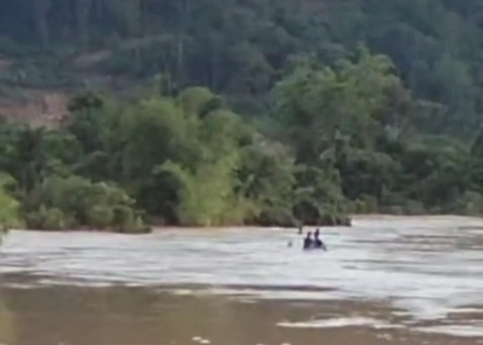 Perahu Kretek Terbalik Di Limun, 7 Orang Hanyut, Satu Di Antaranya Masih Hilang 