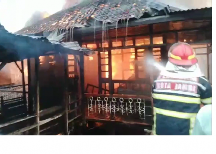 Api Lahap 4 Rumah di Tanjung Raden, Diduga Akibat Regulator Gas Bocor
