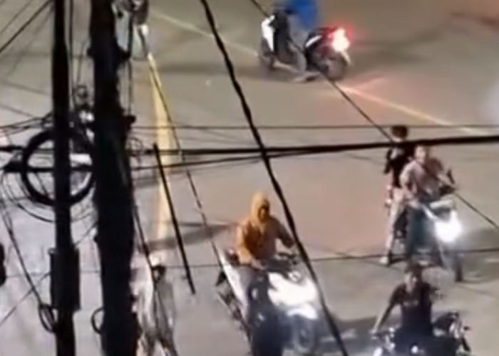 Aksi Tawuran Diduga Geng Motor Gunakan Senjata Tajam 