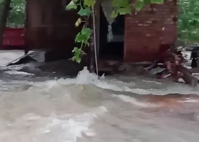 10 Rumah Diterjang Banjir Bandang di Kabupaten Tebo, 1 Rumah Roboh