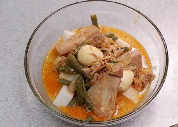 Lontong Sayur Padang Cocok Untuk Sarapan Pagi, ini Bahan-Bahannya !