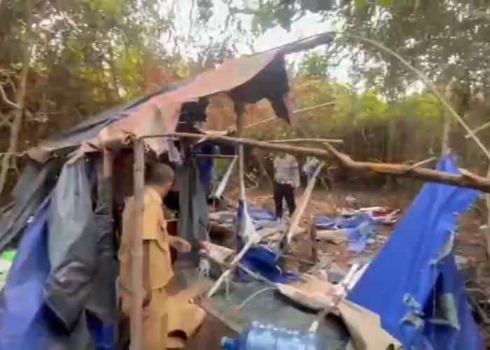 3 Pondok Di Desa Danau Kedap Muaro Jambi Dihancurkan Aparat, Diduga Jadi Basecamp Narkoba