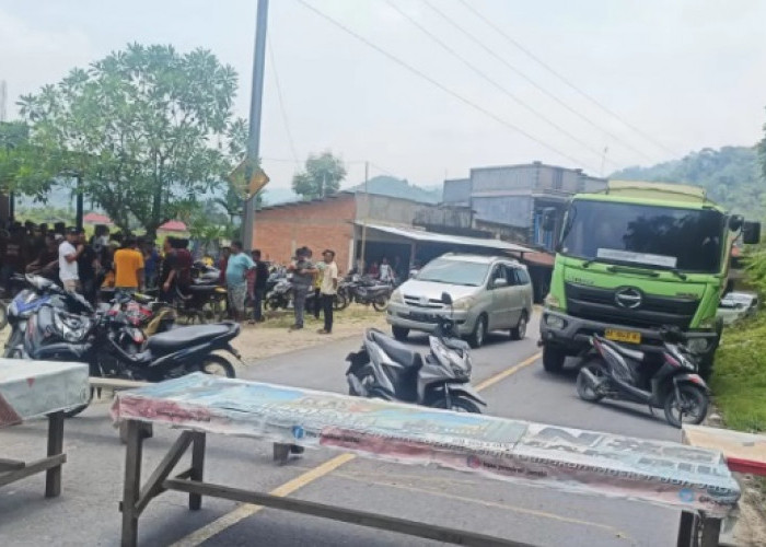 Pemblokiran Jalan di Perentak Karena Ada Penangkapan Terduga Pelaku PETI