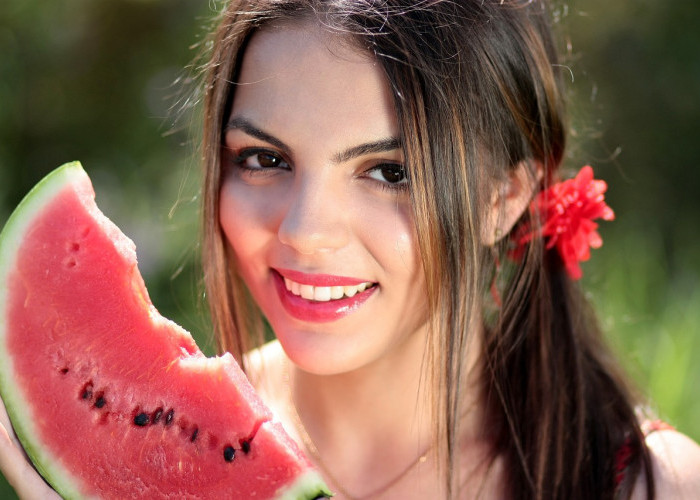 10 Manfaat Buah Semangka, Namun Hati-Hati Semangka Juga Bisa Berdampak Buruk !