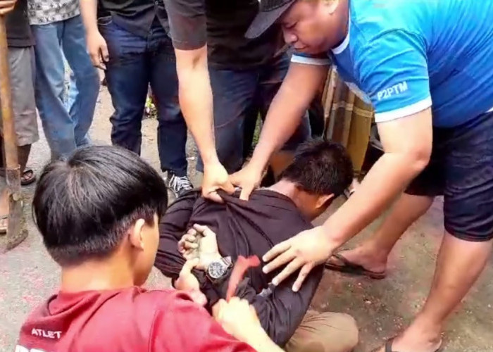 Beraksi di Siang Bolong, Pelaku Pencurian Babak Belur Dihajar Massa 