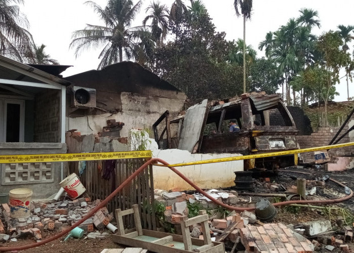 Kebakaran di Muaro Jambi, 3 Rumah Permanen dan 3 Kendaraan Ludes Terbakar
