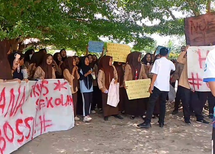 Demo Siswa Sman 4 Tanjabtimur, Soroti Dana Bos Dan Penyalahgunaan Fasilitas Sekolah
