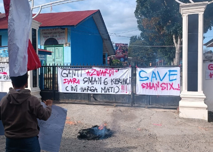 Siswa SMAN 6 Kerinci Gelar Aksi Damai, Desak Kepala Sekolah Diganti Karena Lalai 