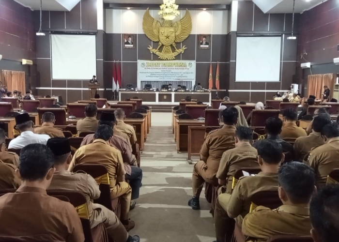 Rapat Paripurna DPRD Tebo Ketua DPRD Tebo Khalis Mustiko Buka Penyampaian Nota Pengantar Ranperda APBD - P  Ta