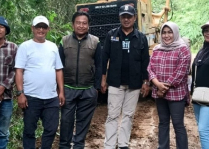 Wabup Murison Tinjau Pemeliharaan Jalan Selampaung–Masgo, Pastikan Infrastruktur Berkualitas untuk Masyarakat