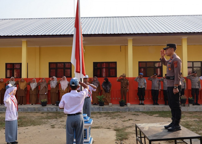 Kapolres Bungo Kerahkan Personel Jadi Pembina Upacara, Pelajar Dibentengi Dari Narkoba Dan Geng Motor