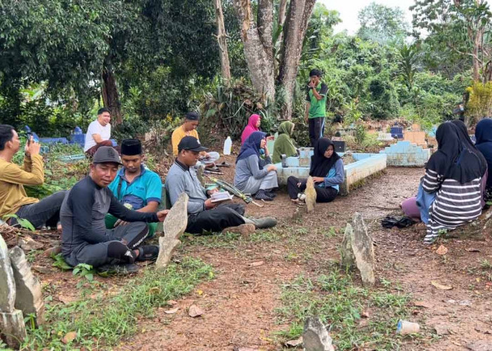 Tradisi Jelang Ramadhan, Warga Muara Bulian Ramai Ziarah ke Pemakaman