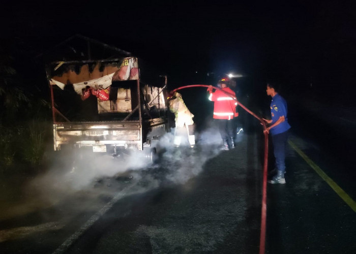 Mobil Usaha Makanan Ludes Terbakar di Muaro Jambi, Diduga Akibat Korsleting Listrik