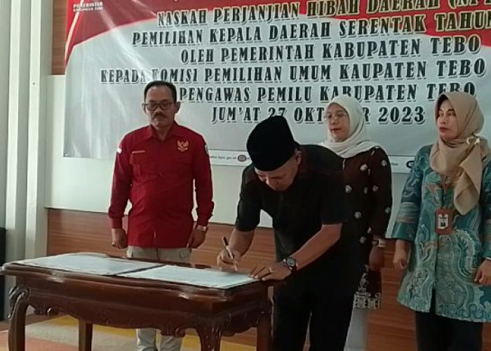 Pemkab Tebo Teken NPHD Pemilukada Tebo, Segini yang Diterima KPU dan Bawaslu Tebo