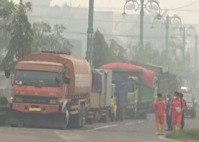 Kualitas Udara Memburuk, Pemkab Batang Hari Bagikan 3.000 Masker ke Pengendara