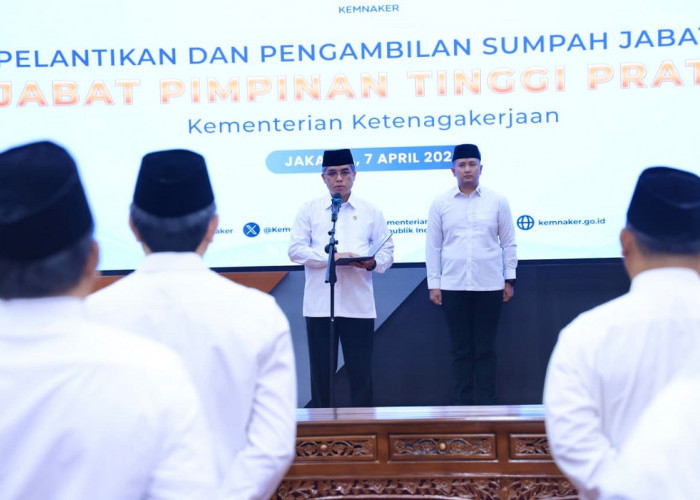 Lantik 12 Pejabat, Menaker: Jabatan Bukan Sekadar Posisi, Layanan Publik Harus Jadi Prioritas