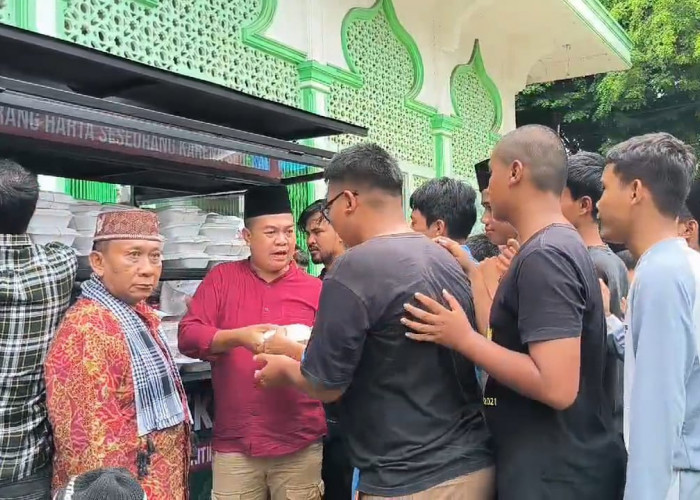 Ada Gerobak Sedekah di Masjid Jami' Assa'dah, Bagikan Makan Siang Gratis di Tiap Jumat