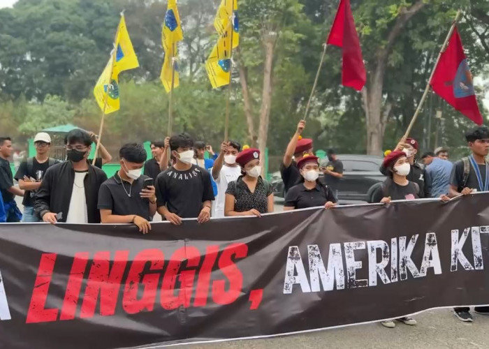 Mahasiswa Geruduk Kantor Gubernur dan DPRD Jambi, Desak Karhutla Jadi Bencana Nasional