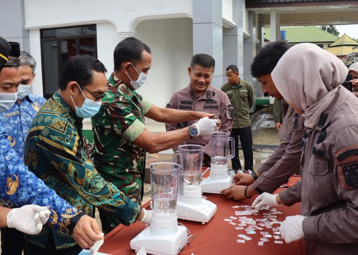 Musnahkan Barang Bukti Inkracht, Kejari Muaro Jambi Tegaskan Perang terhadap Narkoba dan Mafia BBM