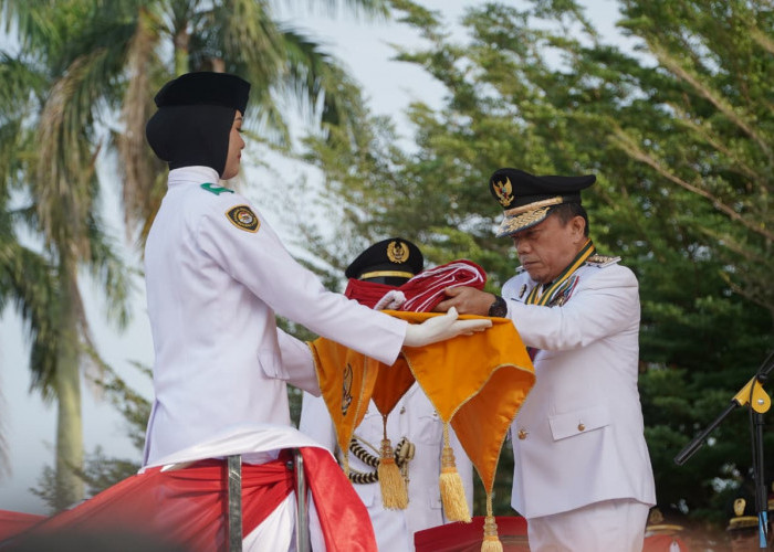 Pimpin Upacara HUT RI, Gubernur Al Haris Tegaskan Semangat Proklamasi Mengisi Kemerdekaan Bekerja untuk Indon