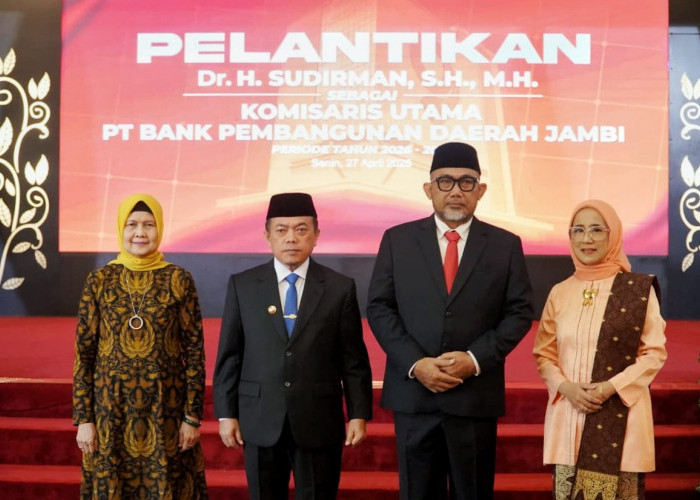 Gubernur al haris resmi lantik Sekda Sudirman  sebagai Komisaris Utama Bank Jambi