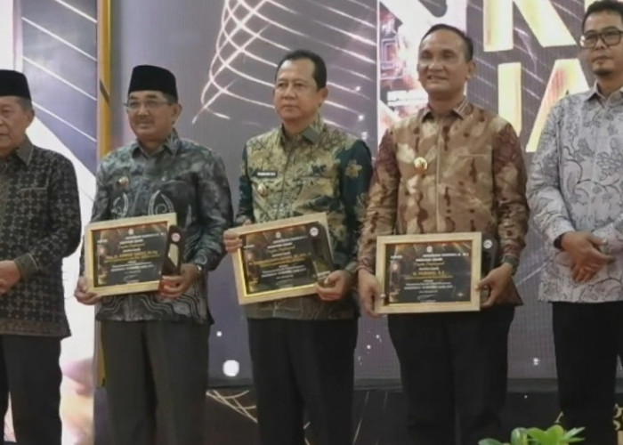 3 Bupati di Jambi, Hurmin, BBS dan UAS Raih Penghargaan Kepala Daerah Peduli Penyiaran