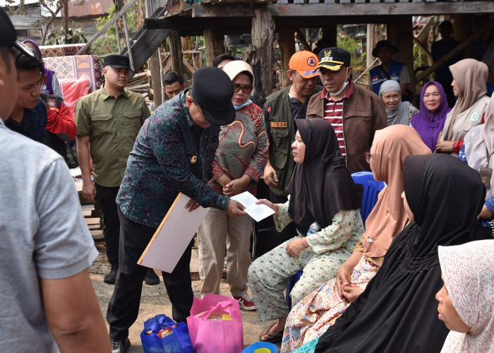 Tinjau Korban Kebakaran Tanjung Raden, Wali Kota Maulana Dorong Penguatan Layanan Damkar