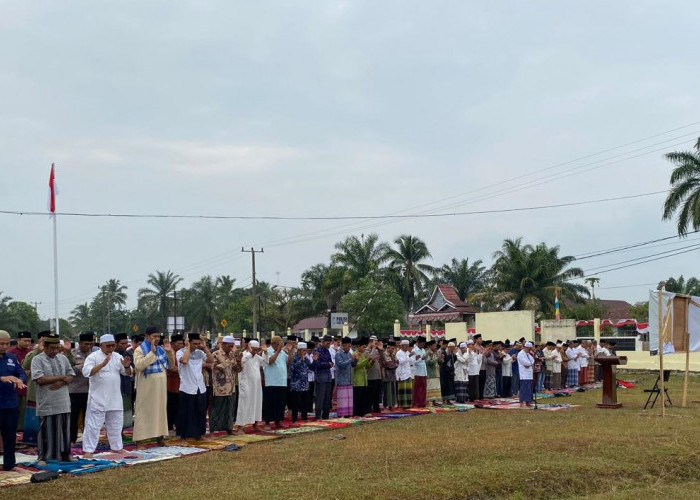 Sudah 2 Bulan Tak Turun Hujan, Ratusan Masyarakat Sungai Bengkal Laksanakan Sholat Istisqa