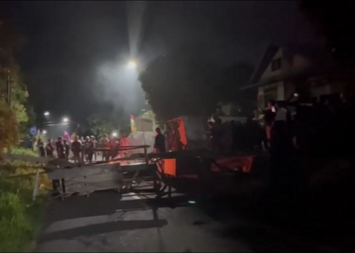 Tolak Proyek PLTA, Warga Kerinci Blokir Jalan Nasional Selama 4 Jam  ??