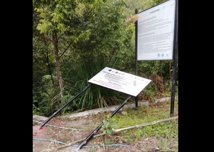 Plang Larangan Hutan TNKS Dirusak, Masyarakat Tolak Penertiban 