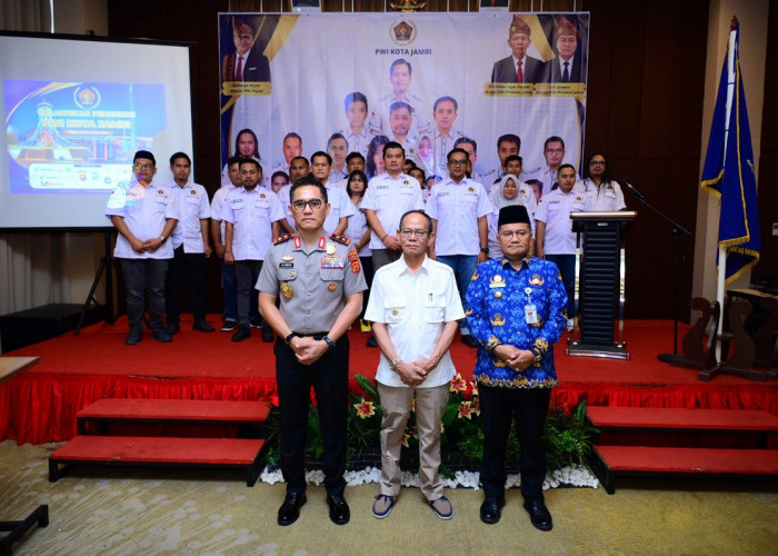 Hadiri Pelantikan PWI Kota Jambi Wali Kota Maulana Tekankan Peranan Pers Dalam Menyukseskan Program Daerah