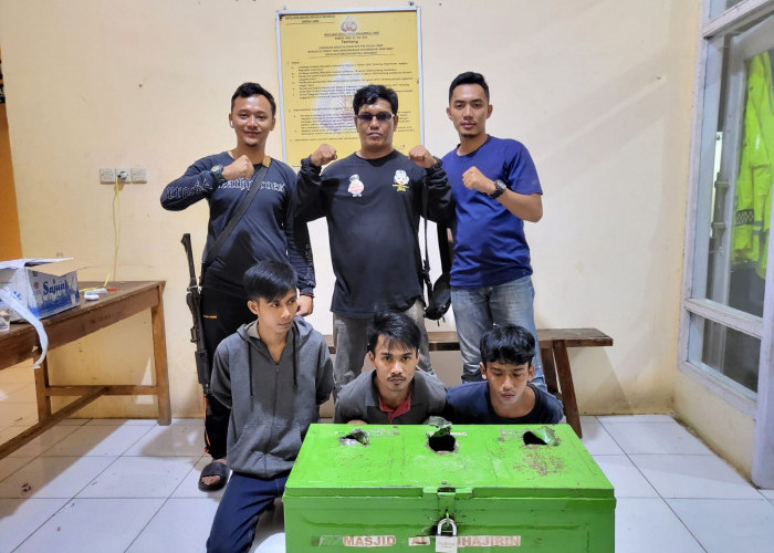 Gondol  Kotak amal Masjid, Tiga Orang Pelaku Berhasil Di Amankan Polisi