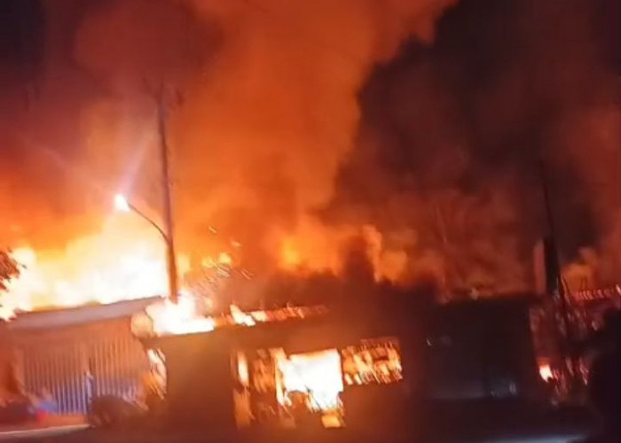 Bangunan Pasar Unit 6 Rimbo Bujang Terbakar