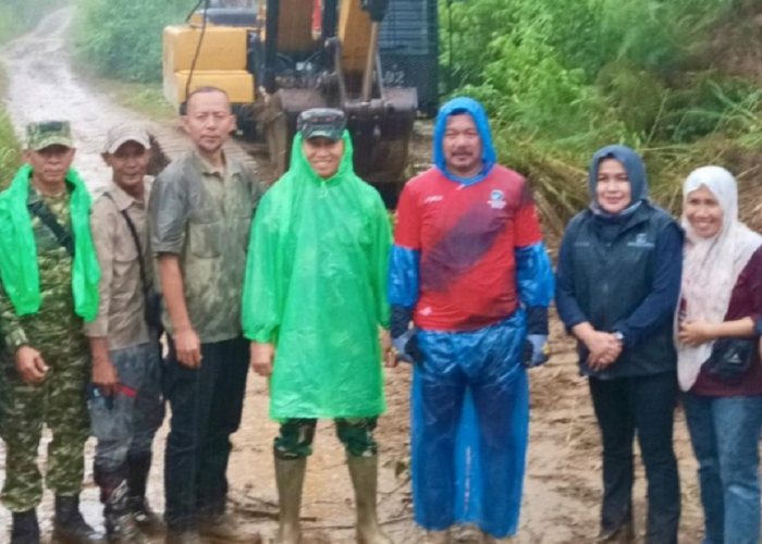 Terobos Hujan dan Medan Berlumpur, Bupati Monadi dan Dandim Kerinci Buka Pembangunan Jalan 26 Km Pungut Mudik 