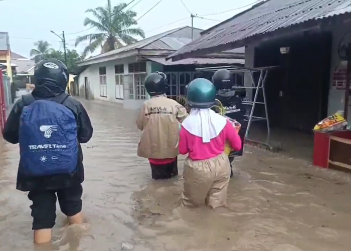 Puluhan Rumah Di Simpang Iv Sipin Terendam Banjir