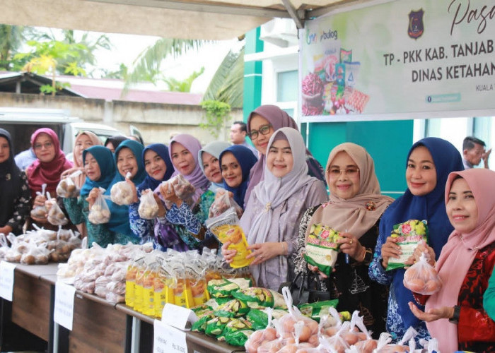 Jelang Ramadan, Ketua TP PKK Hj. Fadhilah Sadat Inisiasi Pasar Murah